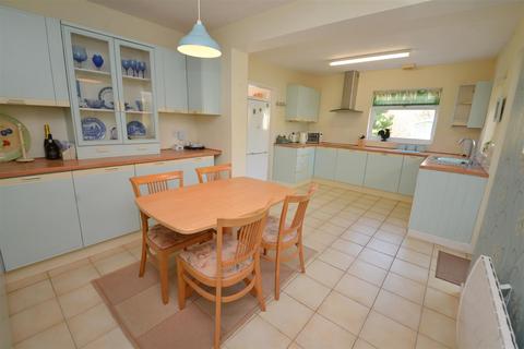 3 bedroom detached bungalow for sale, Millfields Close, Kilgetty