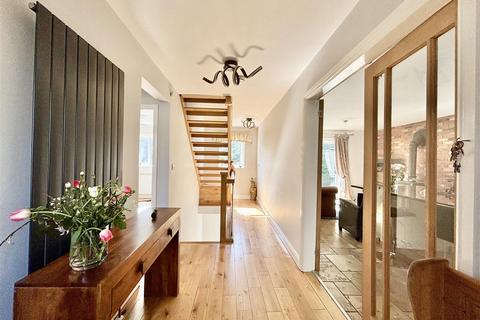 5 bedroom detached house for sale, Benn Gardens, Bradford BD14