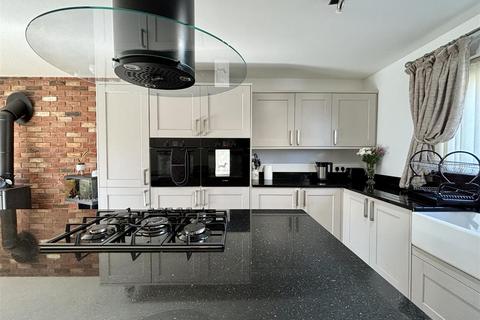 5 bedroom detached house for sale, Benn Gardens, Bradford BD14