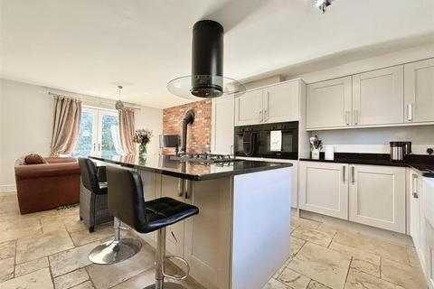 5 bedroom detached house for sale, Benn Gardens, Bradford BD14