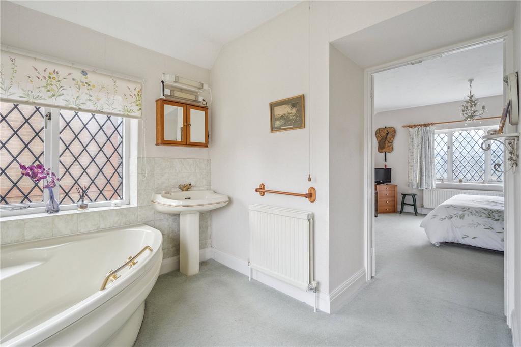 En Suite Bathroom
