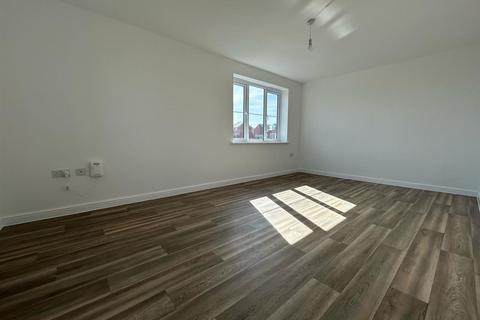 4 bedroom detached house to rent, Calverley Crescent, Bradford, BD4