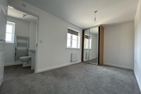 4 bedroom detached house to rent, Calverley Crescent, Bradford, BD4