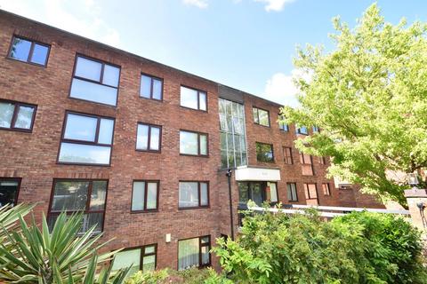 Mallards Reach, Weybridge, KT13