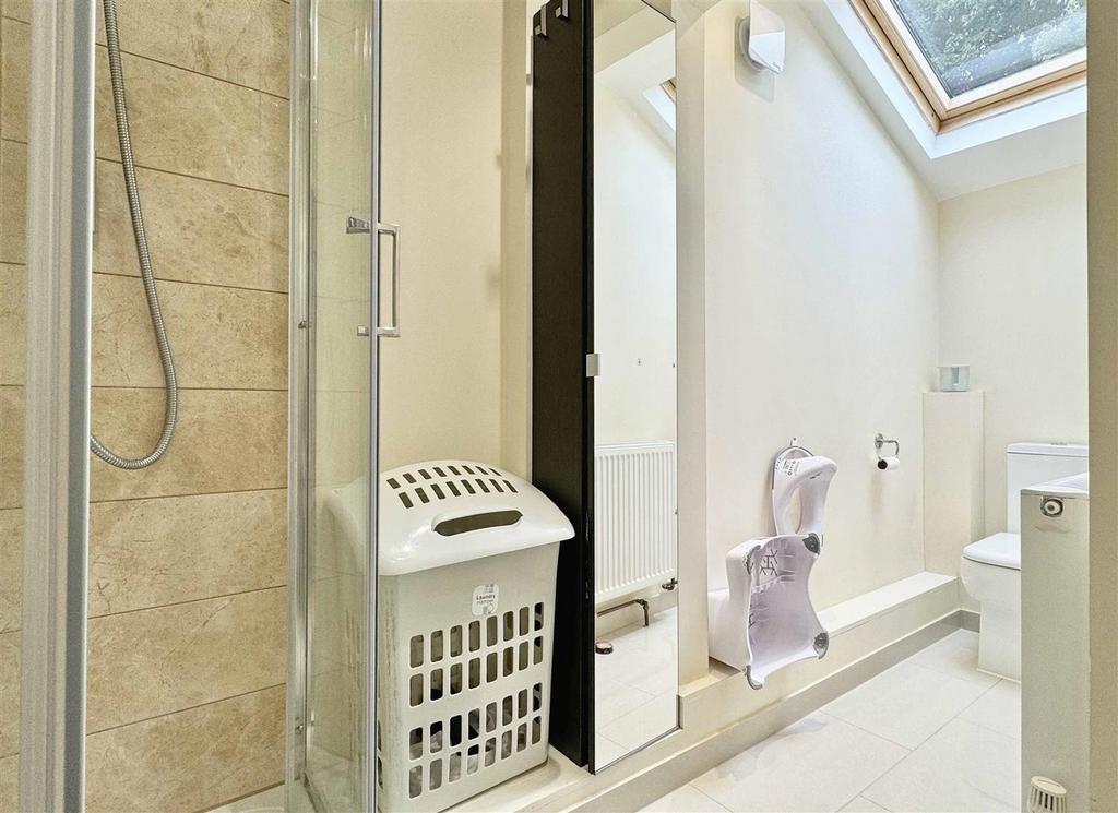 Shower Room b.jpg