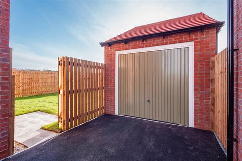 4 bedroom detached house to rent, Calverley Crescent, Bradford, BD4