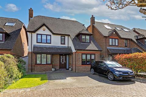 11 Hilltop View, Wheathampstead, St Albans, AL4 8AJ