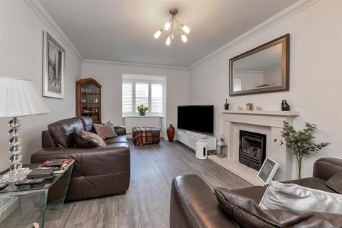 11 Hilltop View, Wheathampstead, St Albans, AL4 8AJ