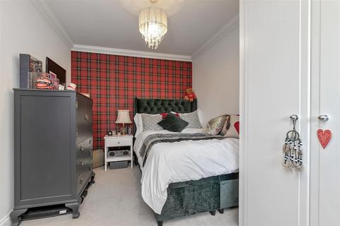 11 Hilltop View, Wheathampstead, St Albans, AL4 8AJ