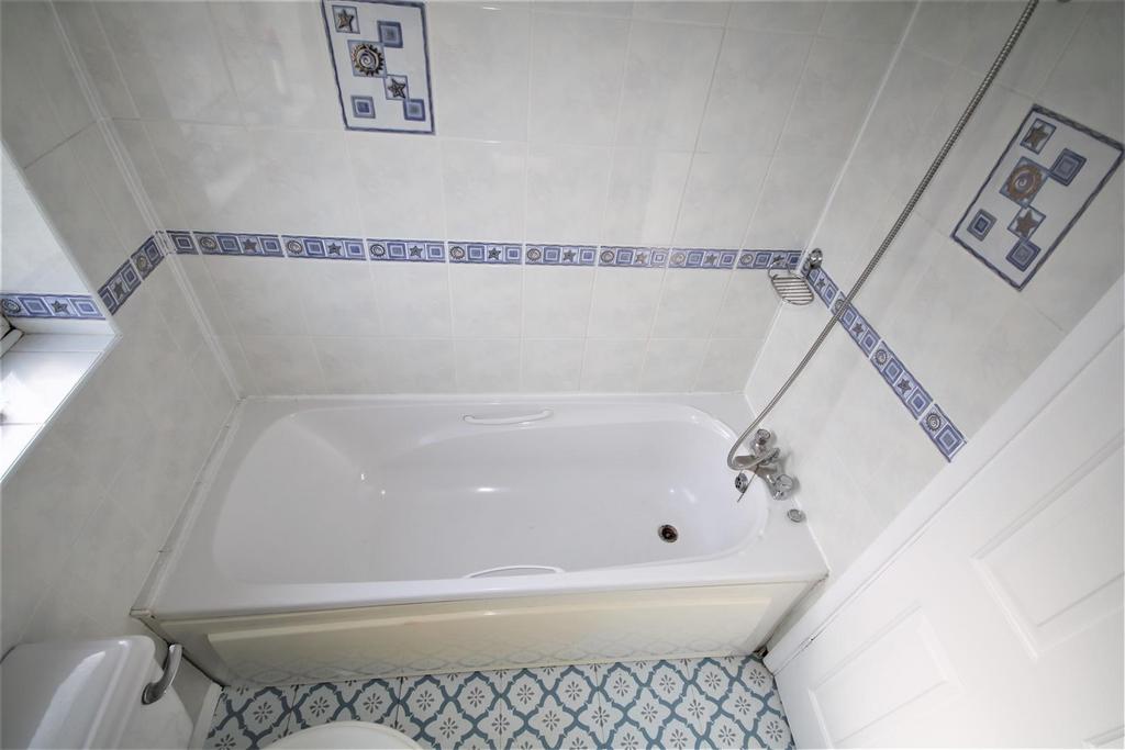 Bathroom b.JPG