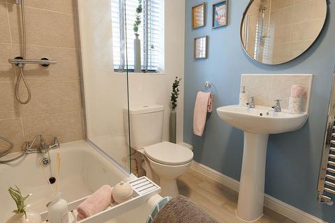 4 bedroom detached house to rent, Calverley Crescent, Bradford