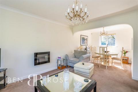 9 Birch Field, Clayton Le Woods, Chorley, PR6 7RE