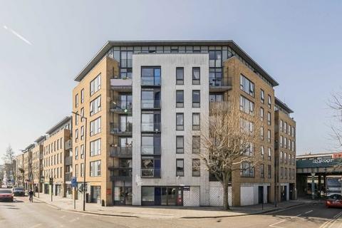 2 bedroom flat for sale, Mare Street, London E8