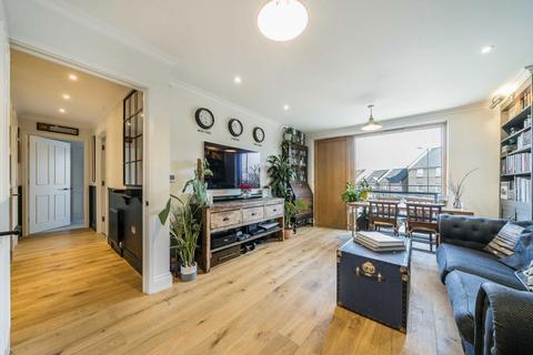 2 bedroom flat for sale, Mare Street, London E8