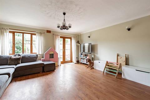 3, Sackett Court Conyngham Road, Minster, Ramsgate, CT12 4HA