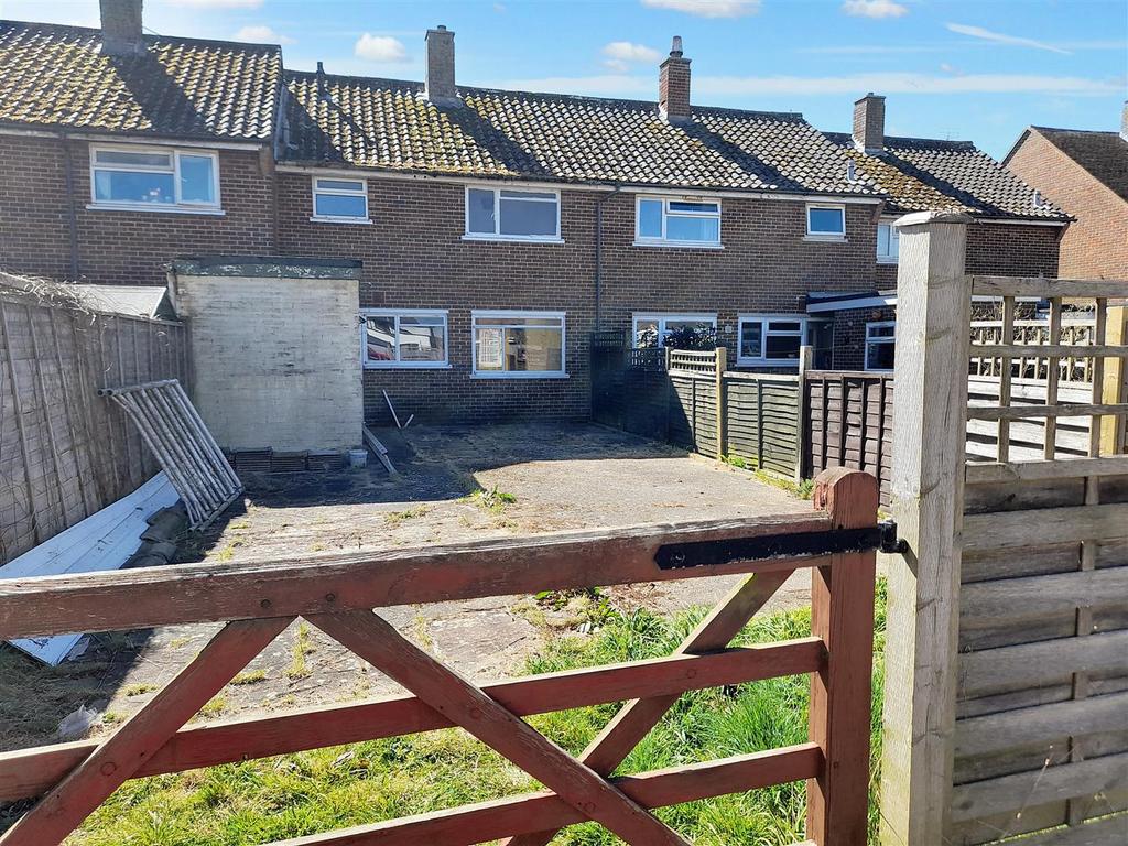 Rear garden driveway new.jpg