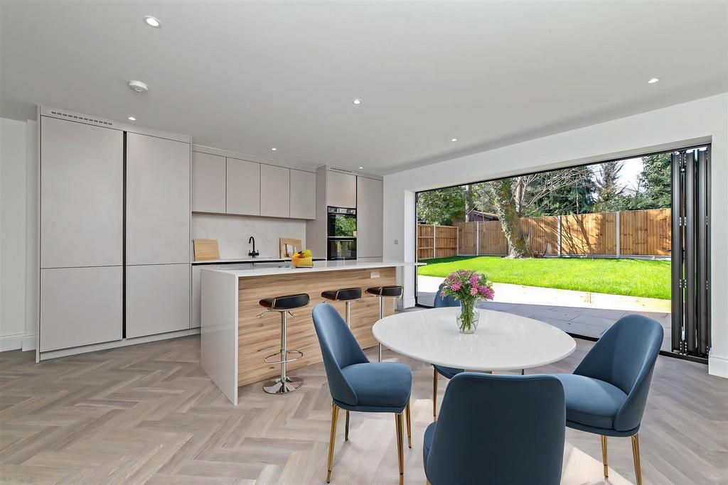 2 Rose Gardens-11 - Kitchen - Standard - 10.jpg