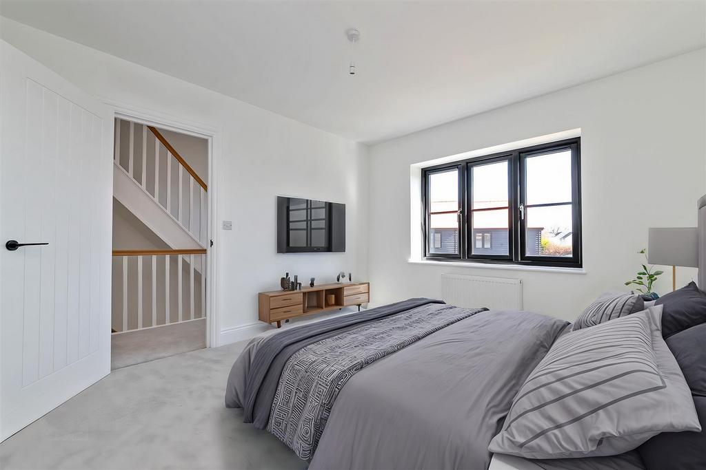 2 Rose Gardens-32 - Bedroom - Standard - 0.jpg
