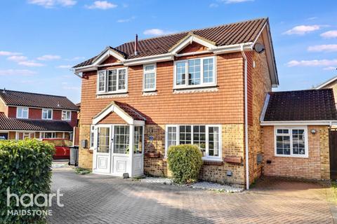 5 bedroom detached house for sale, Willow Road, Aylesford