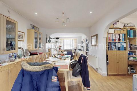 4 bedroom house for sale, Holders Hill Road, NW7