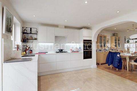4 bedroom house for sale, Holders Hill Road, NW7