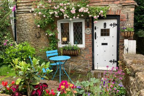 1, Forge Cottages High Street, Limpsfield, Oxted, RH8 0DT