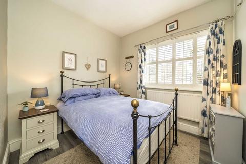 1 bedroom flat for sale, Mortlake Road, Kew TW9