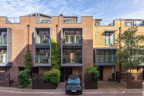 4 bedroom terraced house for sale, London W3