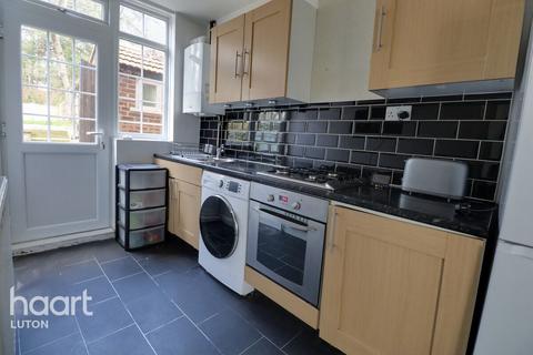 3 bedroom semi-detached house to rent, Bramingham Road, LUTON