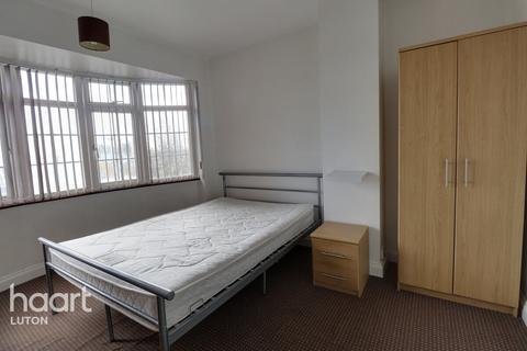 3 bedroom semi-detached house to rent, Bramingham Road, LUTON