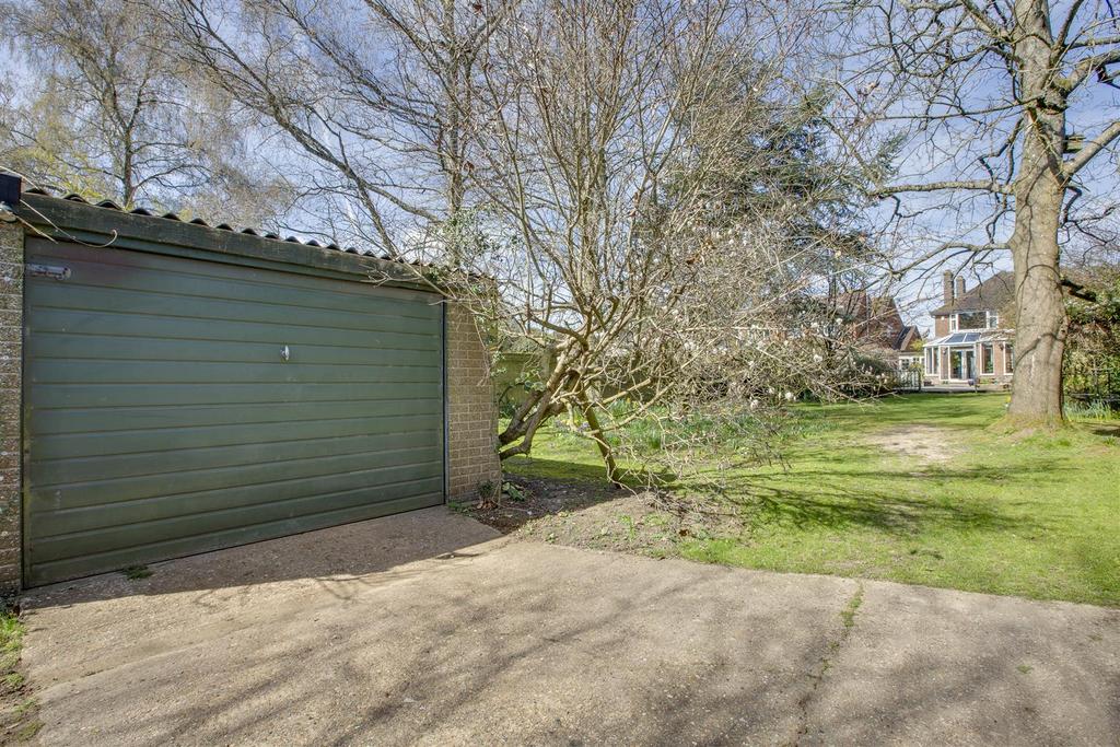 40 Wycombe Road, HP15 6 RY-20.jpg