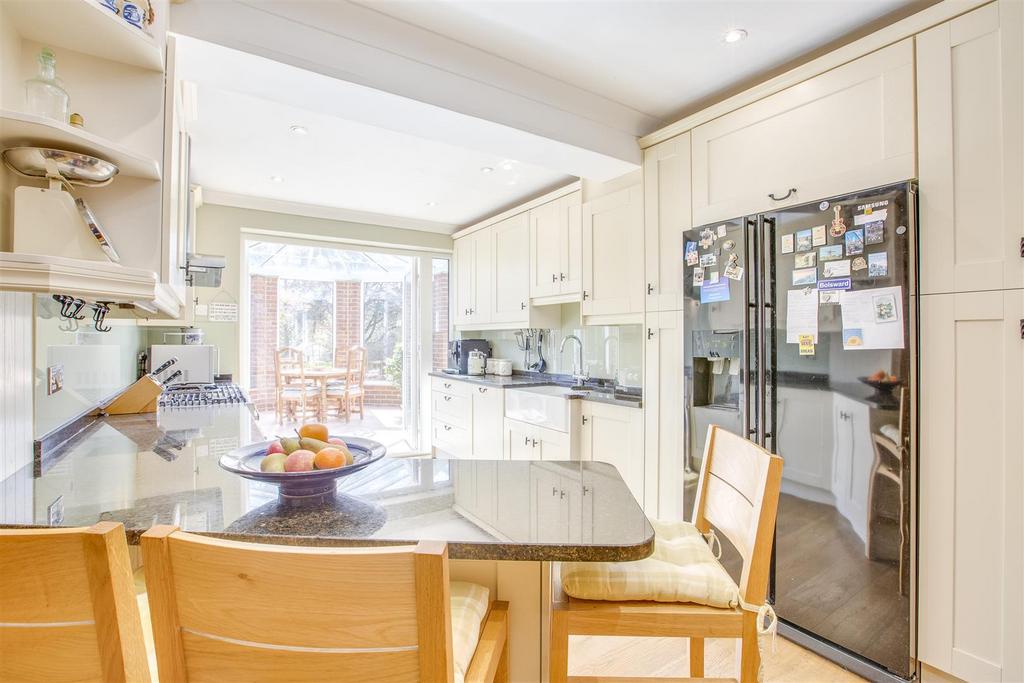 40 Wycombe Road, HP15 6 RY-12.jpg
