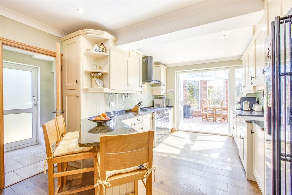 40 Wycombe Road, HP15 6 RY-13.jpg