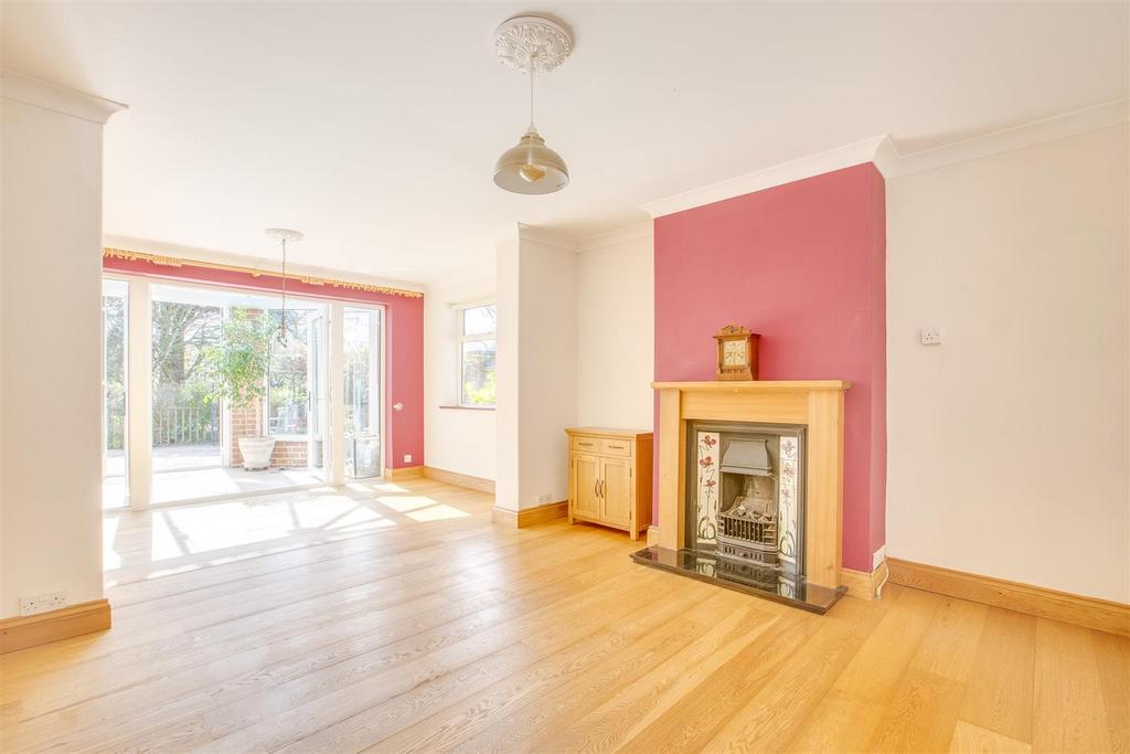 40 Wycombe Road, HP15 6 RY-9.jpg