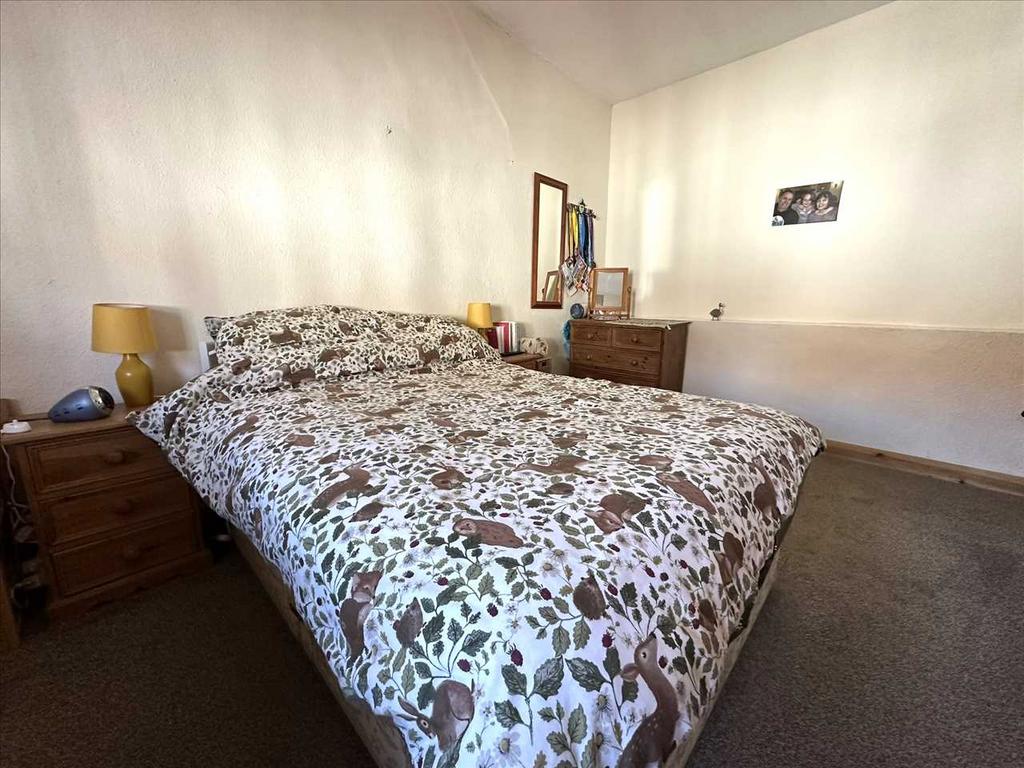 Bedroom (front)