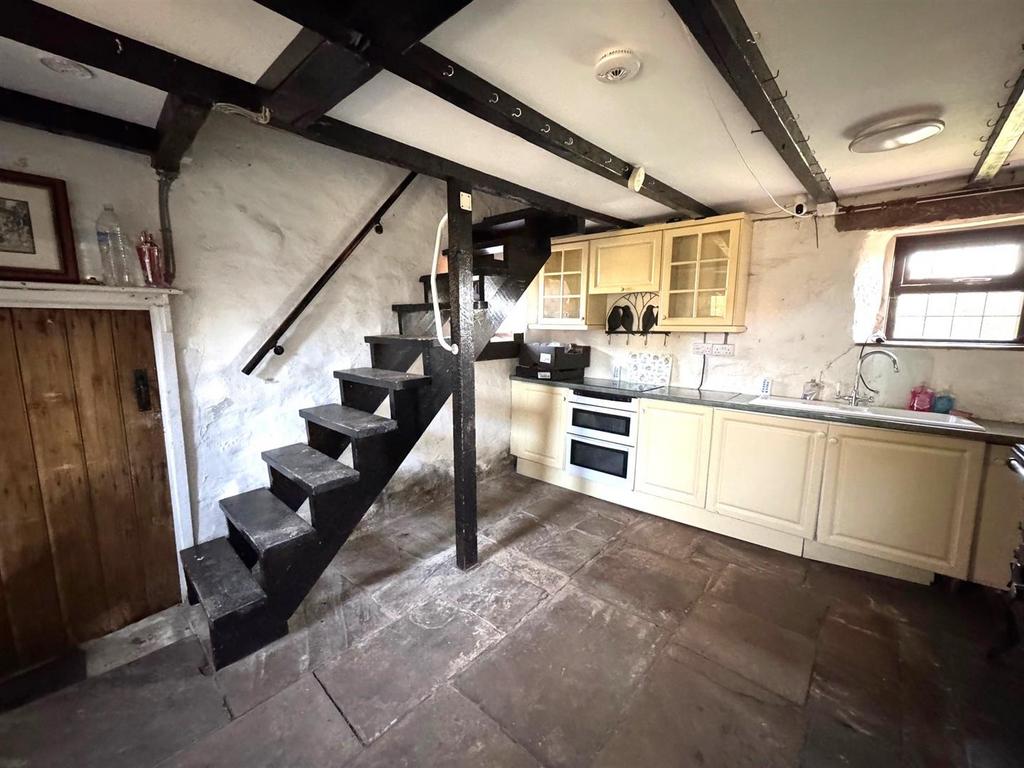 Kitchen1.jpg