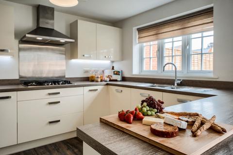 5 bedroom detached house for sale, Roberts Road, Silverstone NN12