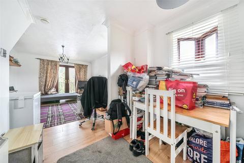 2 bedroom maisonette for sale, Hawthorn Place, Erith
