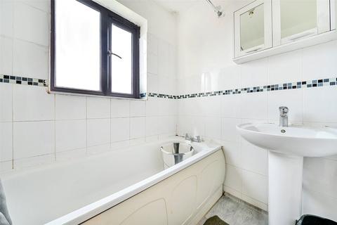 2 bedroom maisonette for sale, Hawthorn Place, Erith