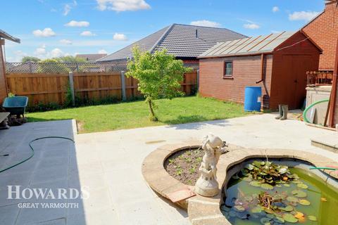 5 bedroom detached house for sale, The Esplanade, Scratby
