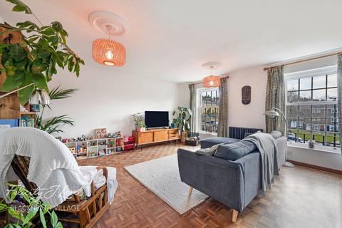 3 bedroom end of terrace house for sale, Kenilworth Gardens, London