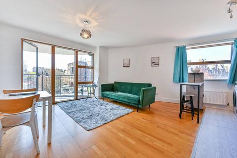 2 bedroom flat for sale, Newington Green, Newington, London, N16