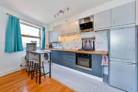 2 bedroom flat for sale, Newington Green, Newington, London, N16