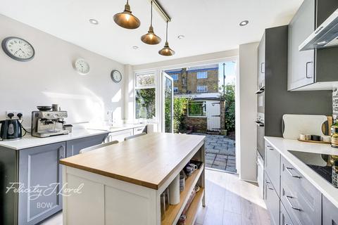 21 Chilcot Close, London, E14 6AN