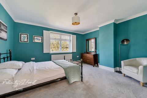 21 Chilcot Close, London, E14 6AN