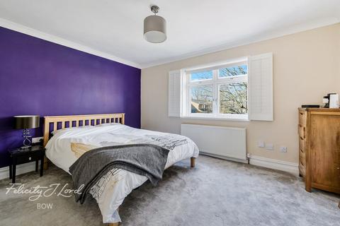 21 Chilcot Close, London, E14 6AN