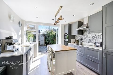 21 Chilcot Close, London, E14 6AN