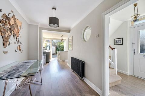 21 Chilcot Close, London, E14 6AN