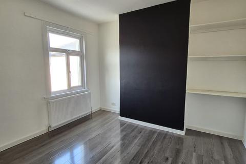 5 bedroom house to rent, Carlyle Road, London E12