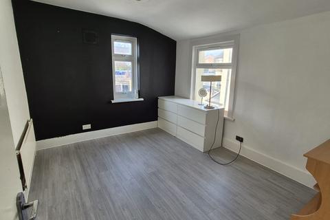 5 bedroom house to rent, Carlyle Road, London E12